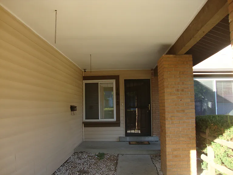 1612 Barkwood Dr — Photo 3