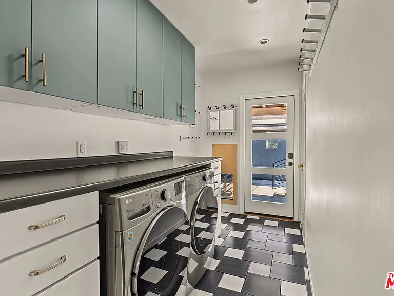 1748 Stanton Ave — Photo 9