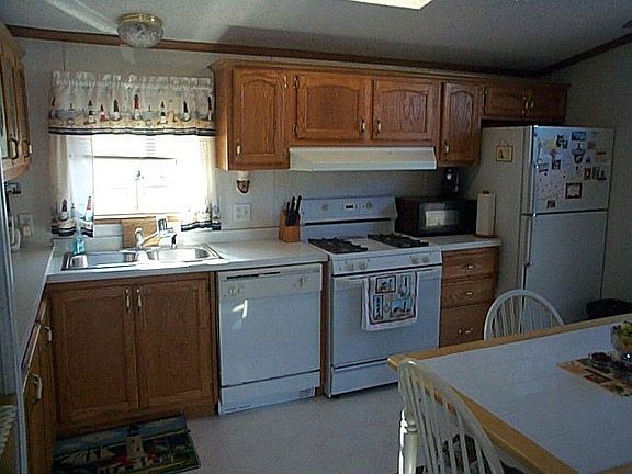 2nd image of 9540 Earl Dr