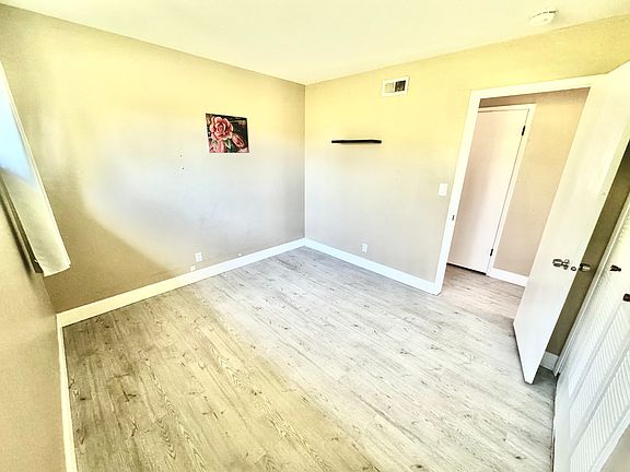 Bedroom 110sqft with closet and your own lock