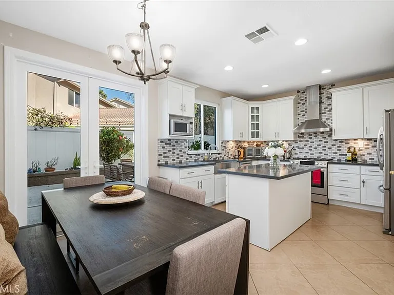 151 Church Pl — Photo 2