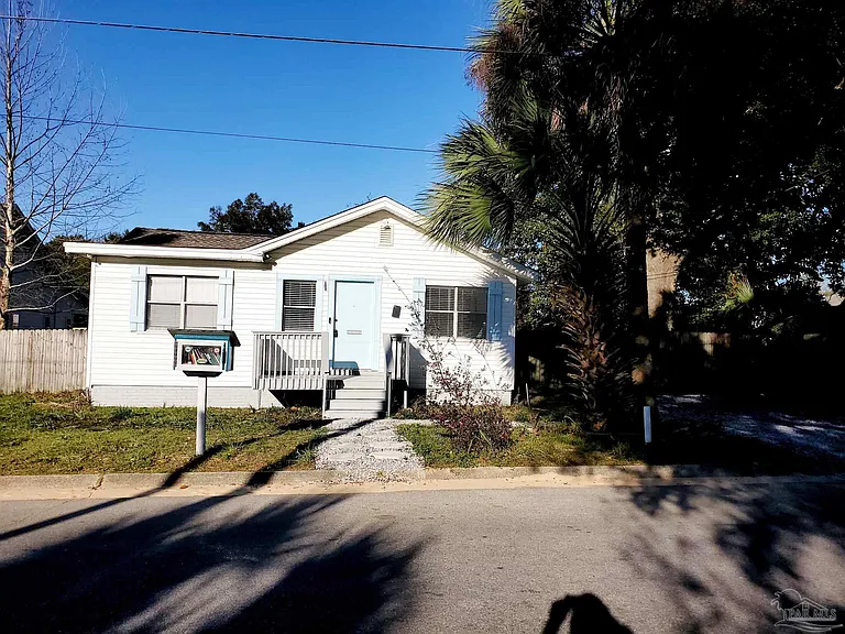 1215 N C St — Photo 1
