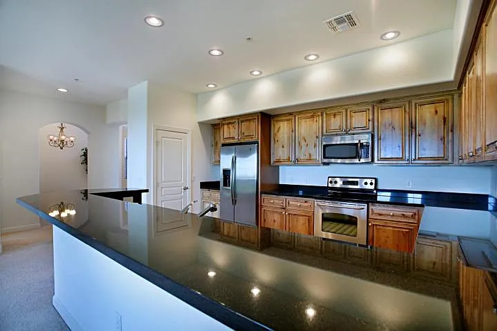 3 bed, 1893 sqft, $3,795 — Photo 4