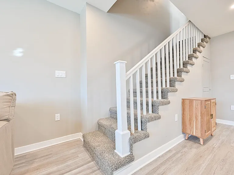 203 N Somerset Ave — Photo 28