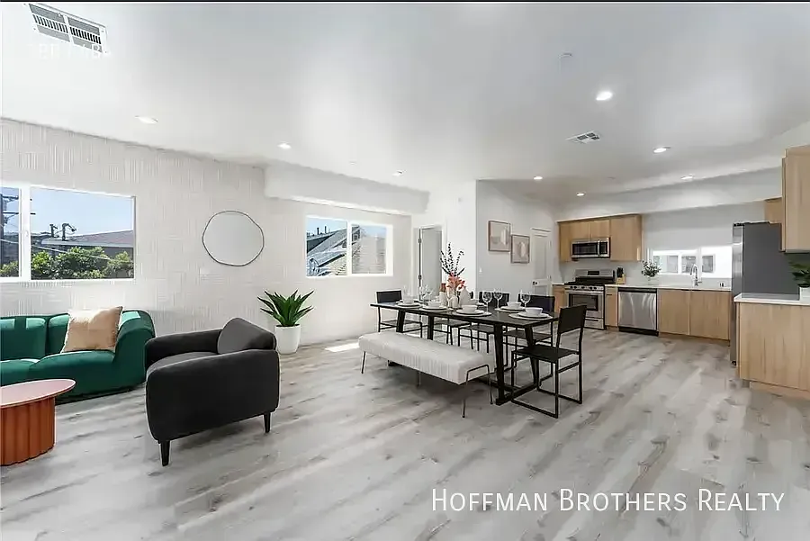 216 N Coronado St Los Angeles, CA 90026 — Photo 1