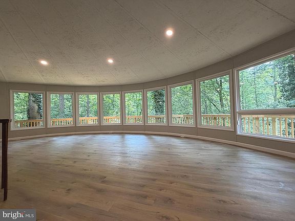 5th image of 8133 Counselor Rd