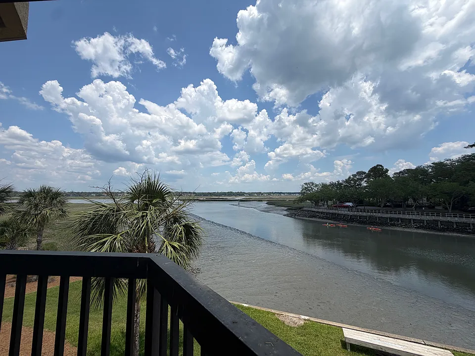 2 Shelter Cove Ln