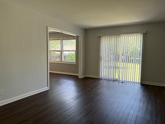 2nd image of 532 Bainbridge Dr