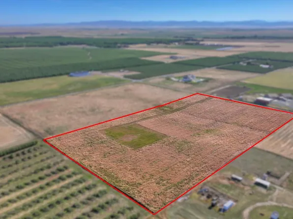 8665 La Castella Ln, Escalon, CA 95320