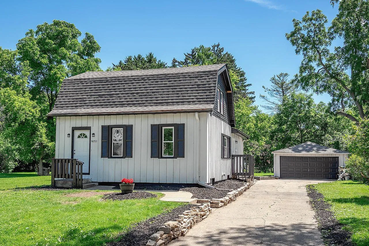 4672 North 57th STREET photo 1