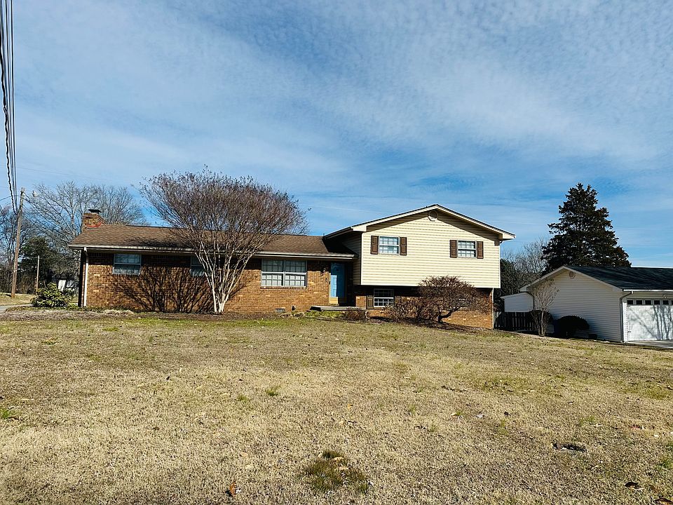 1st image of 940 Robin Hood Dr NW