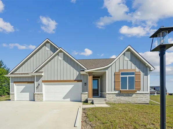 1612 Summit Cir NE, Bondurant, IA 50035