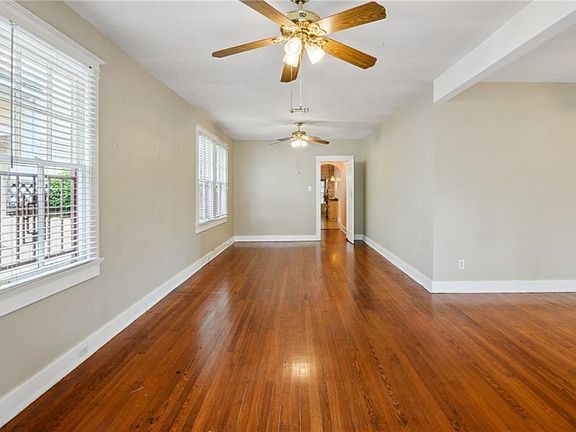 5th image of 1105 Dante St