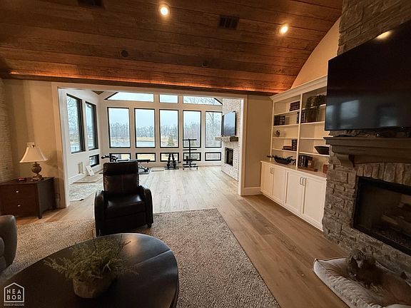 5th image of 906 Lake Crest Dr