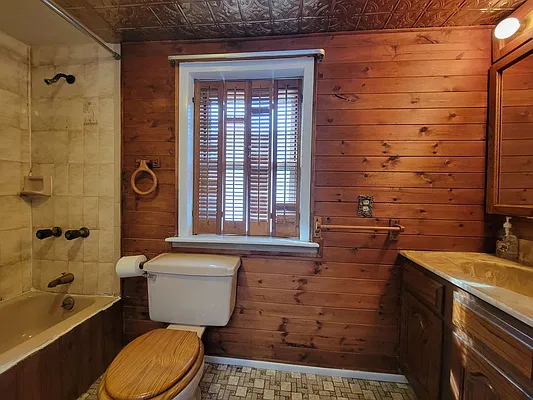 Rented by E Realty International Corp | media 10