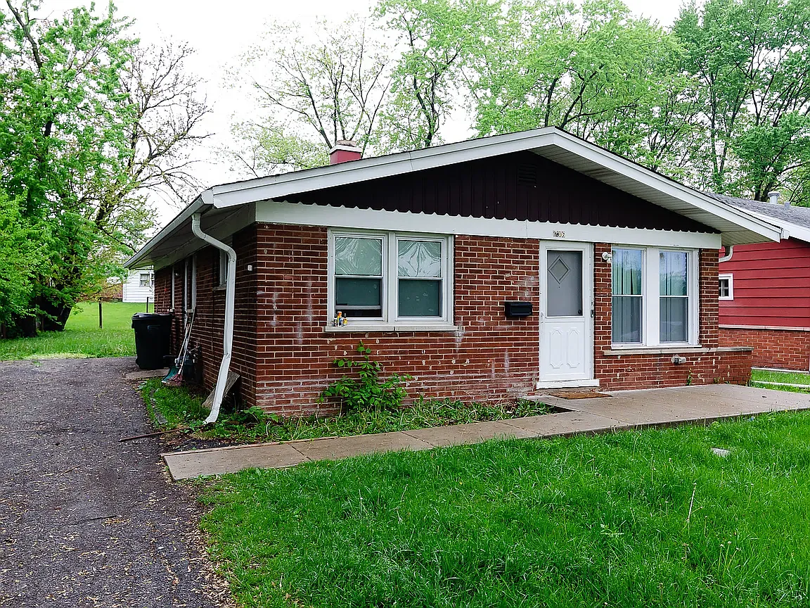 Mahoney Pkwy, Hazel Crest — Photo 1