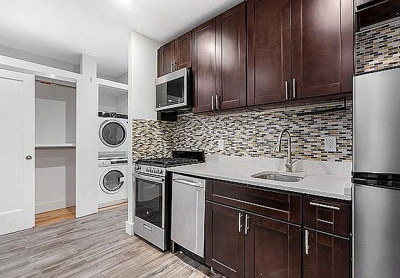 4th image of 341 Lexington Ave #2R