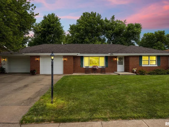 255 E Fernwood St, Morton, IL 61550