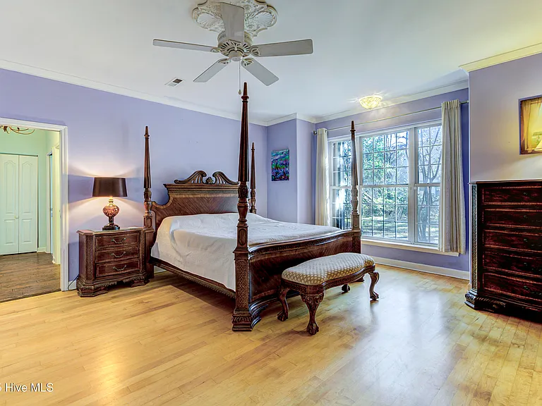 613 Clarendon Ave — Photo 15