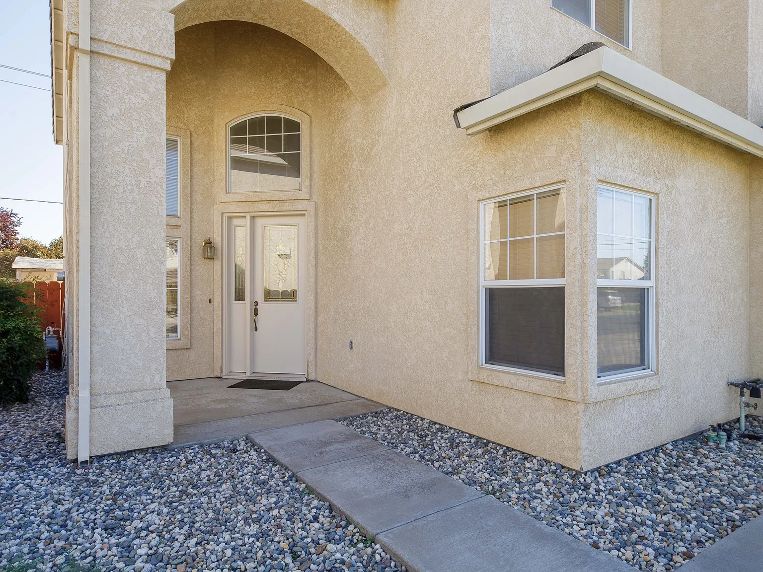 4 bed, 2596 sqft, $3,400 — Photo 4
