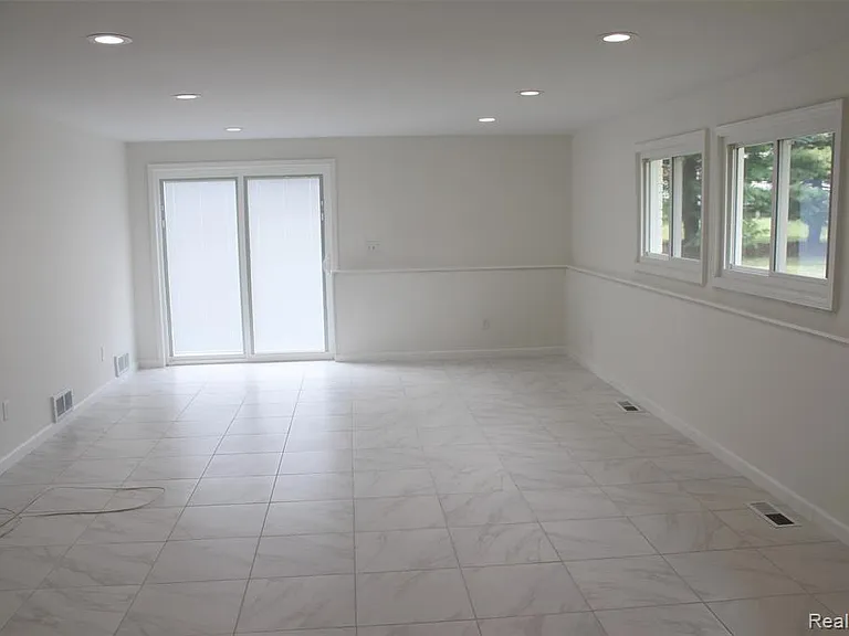 7246 Saint Auburn Dr — Photo 42