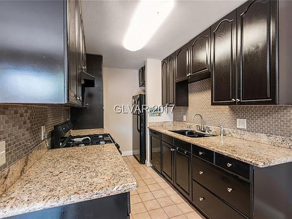 3rd image of 3423 Villa Knolls South Dr
