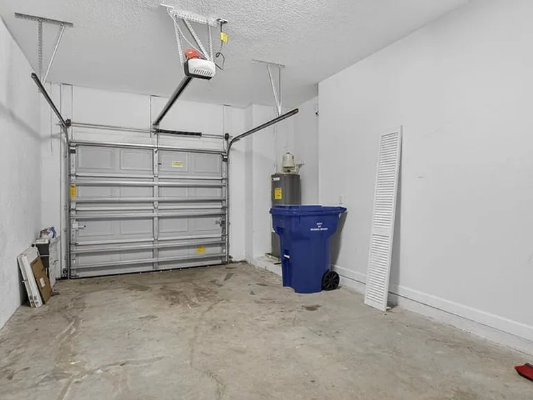 4408 Hemlock Dr — Photo 17