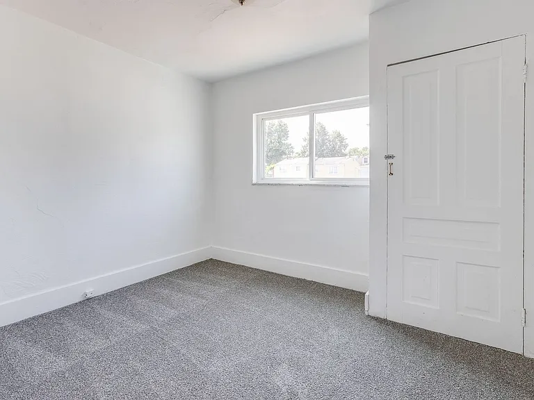 2120 Salisbury St S — Photo 30