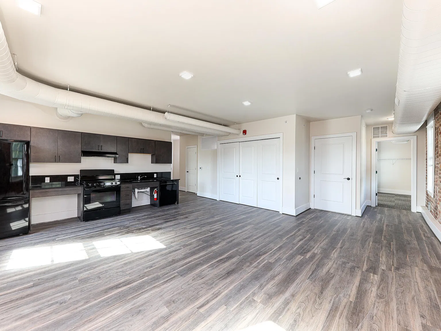 2 bed, 1.0 bath, 900 sqft, $2,100 — Photo 1