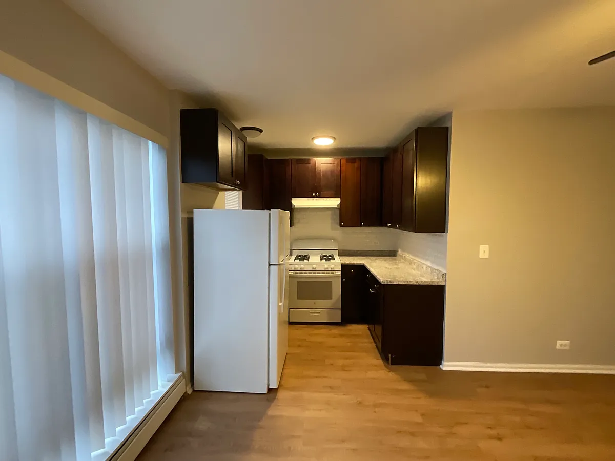 Building Photo - 6450 S Kenwood Ave #1