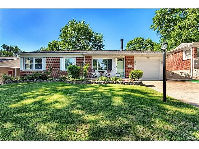 4836 Blackhawk Dr photo 1
