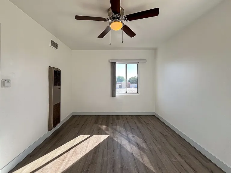 5919-5925 Crenshaw Blvd — Photo 13