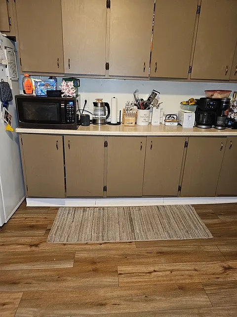 3 bed, $1,375 — Photo 2
