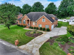 1322 Laurel Ridge Ln, Chesapeake, VA 23322