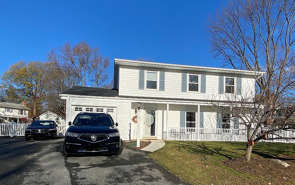 1st image of 944 Summer Hill Cir