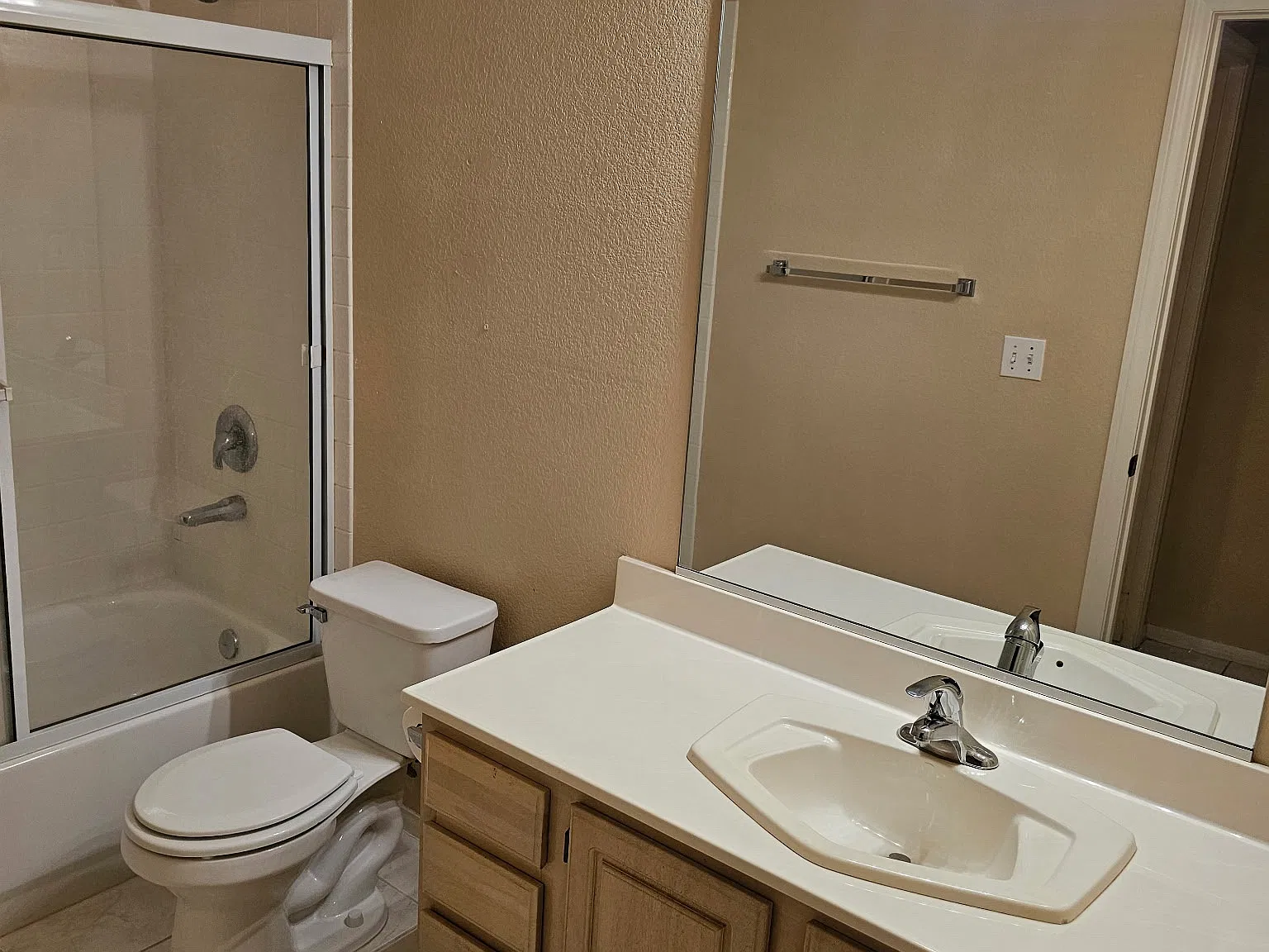 3 bed, 1571 sqft, $2,300 — Photo 2