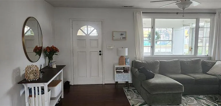 2420 Seaview Ave — Photo 6