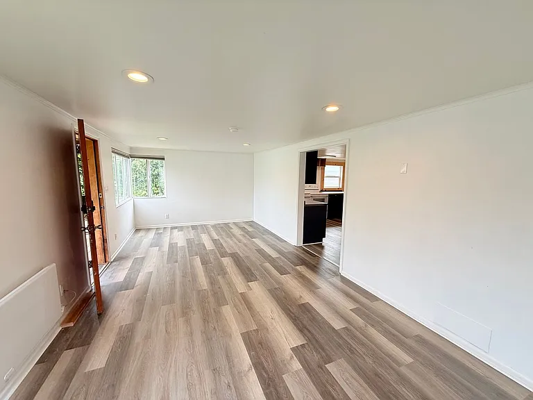 3239 39th Ave SW — Photo 3