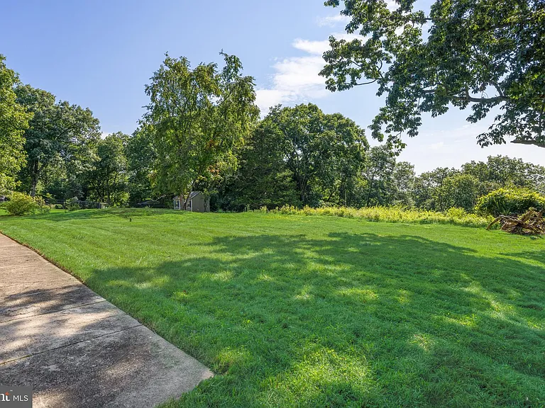 55 Shawnee Ave — Photo 36