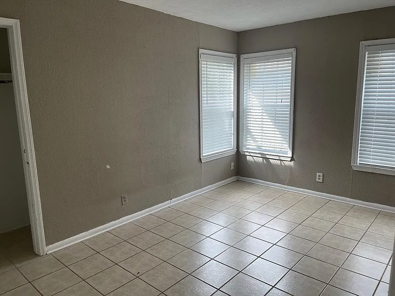 4005 Devon Dr — Photo 9