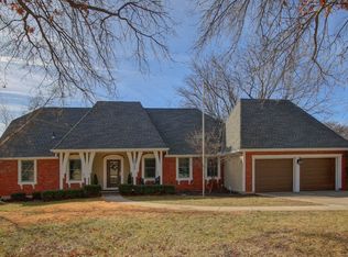12726 Pembroke Ln, Leawood, KS 66209