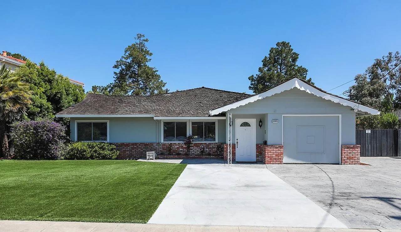 20805 Greenleaf Dr photo 1