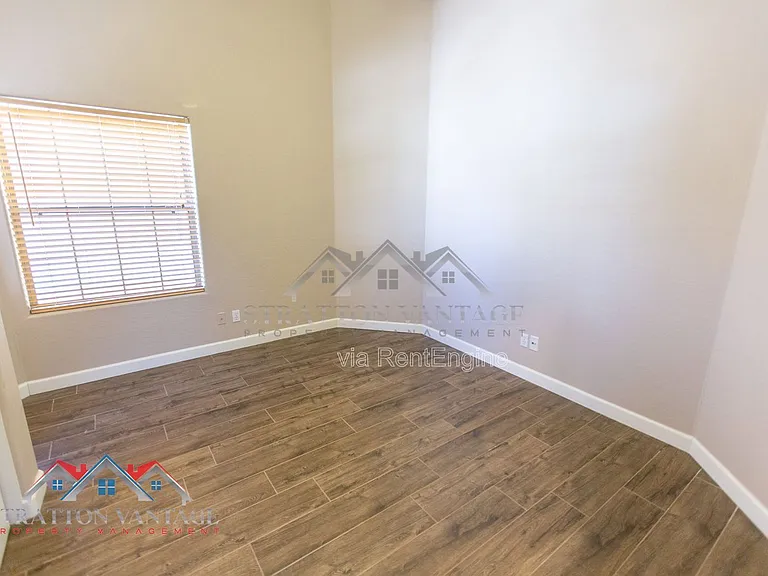 38414 N 12th St — Photo 36