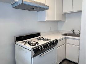 637-641 S Mcdonnell Ave (RR), 641 B