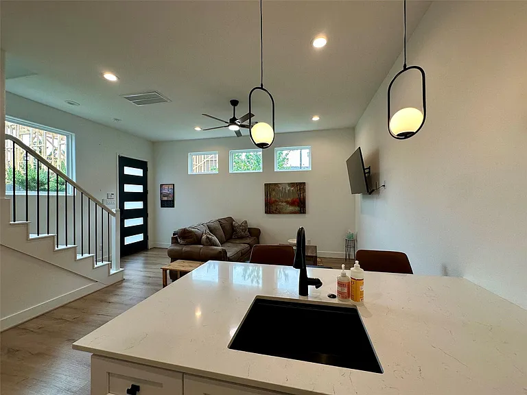 203 Danna Ln #D — Photo 4