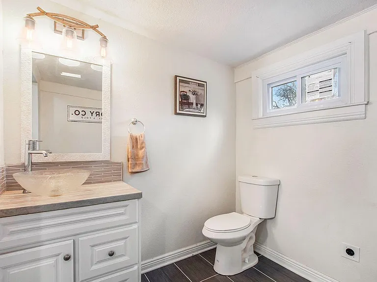 4025 Euclid Ave — Photo 10