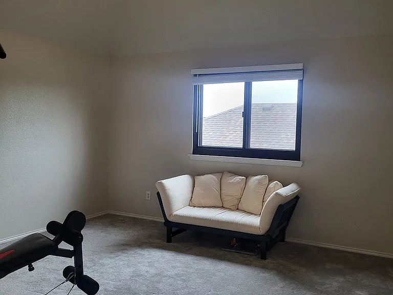 1421 Castlegar Ln — Photo 11