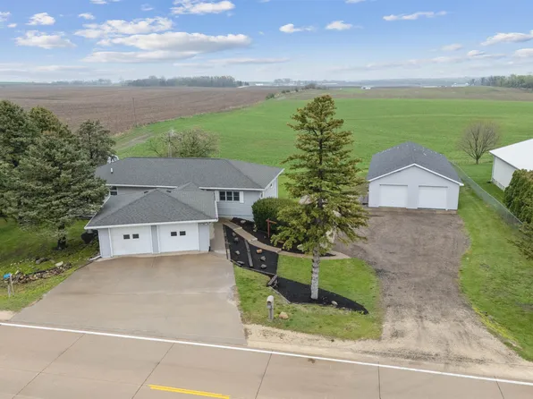 11312 Holy Cross Rd, Farley, IA 52046