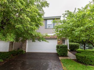 41 Colonial Ct, Streamwood, IL 60107