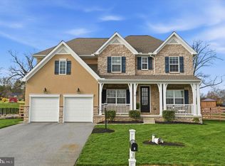 4 Sovereign Dr, Douglassville, PA